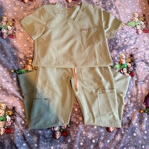 Figs Light Green Scrub Set